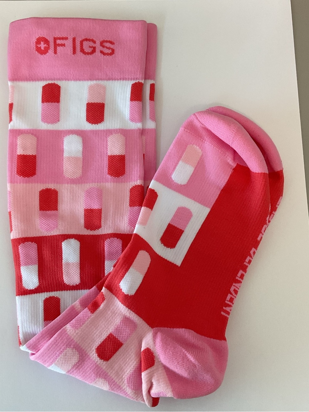 FIGS unisex compression socks new small retails $32 healthcare graphic pink red